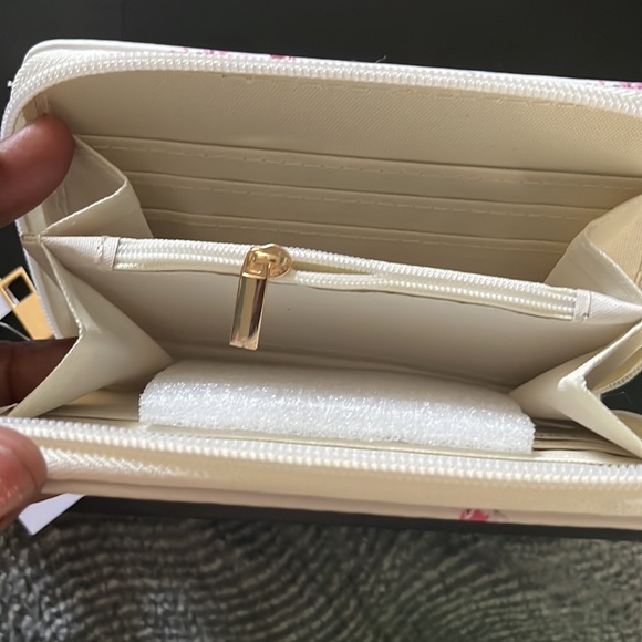 COPY - New w/ Tag Floral Wallet - Picture 3 of 6